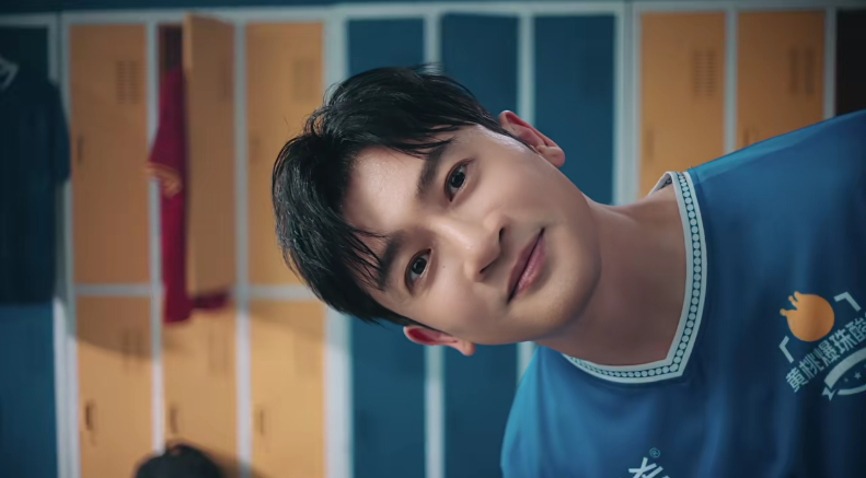 请苏有朋当苏超“劝架大使”，安慕希太会玩了！