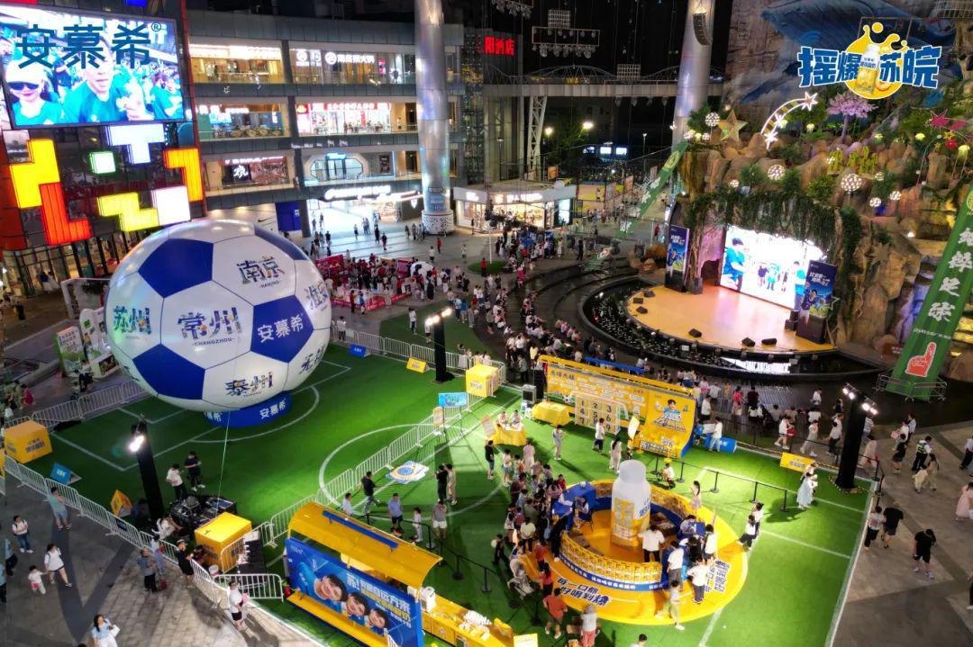 请苏有朋当苏超“劝架大使”，安慕希太会玩了！